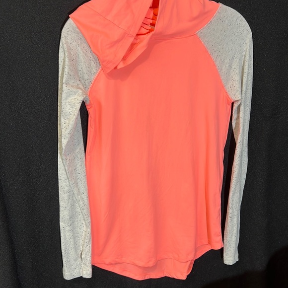So “Perfect Hoodie” lightweight long workout shirt.